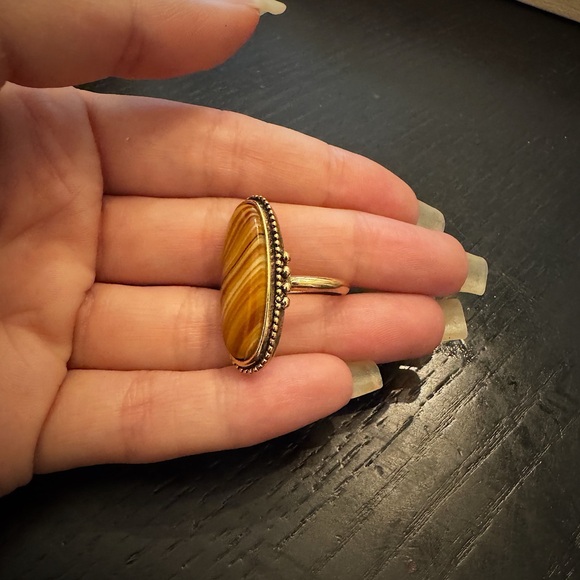 Vintage Avon Gold and Brown Statement Ring - Picture 4 of 7